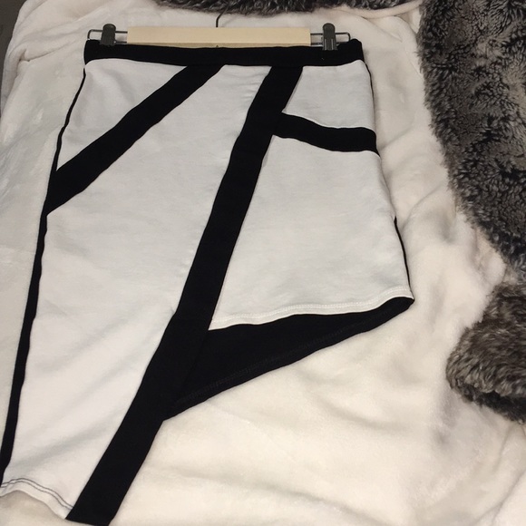 ❗️FINAL PRICE - CLEAR OUT❗️Sexy Asymmetrical Skirt - Picture 2 of 3